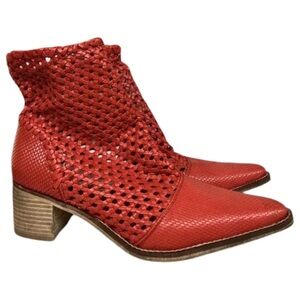 NWT Free People The Loop red woven leather booties